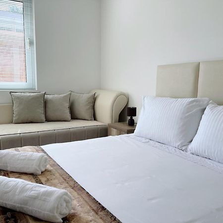 Guest House Koliqi - Hotel & Apartments 울친 외부 사진