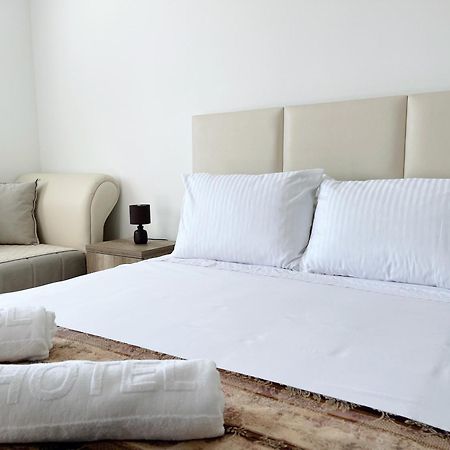Guest House Koliqi - Hotel & Apartments 울친 외부 사진