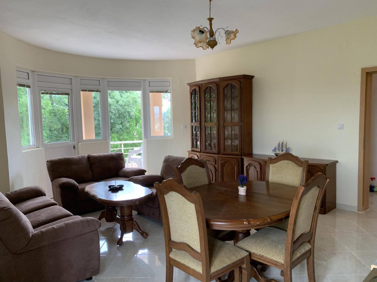 Guest House Koliqi - Hotel & Apartments 울친 외부 사진