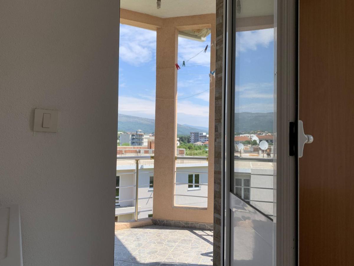 Guest House Koliqi - Hotel & Apartments 울친 외부 사진