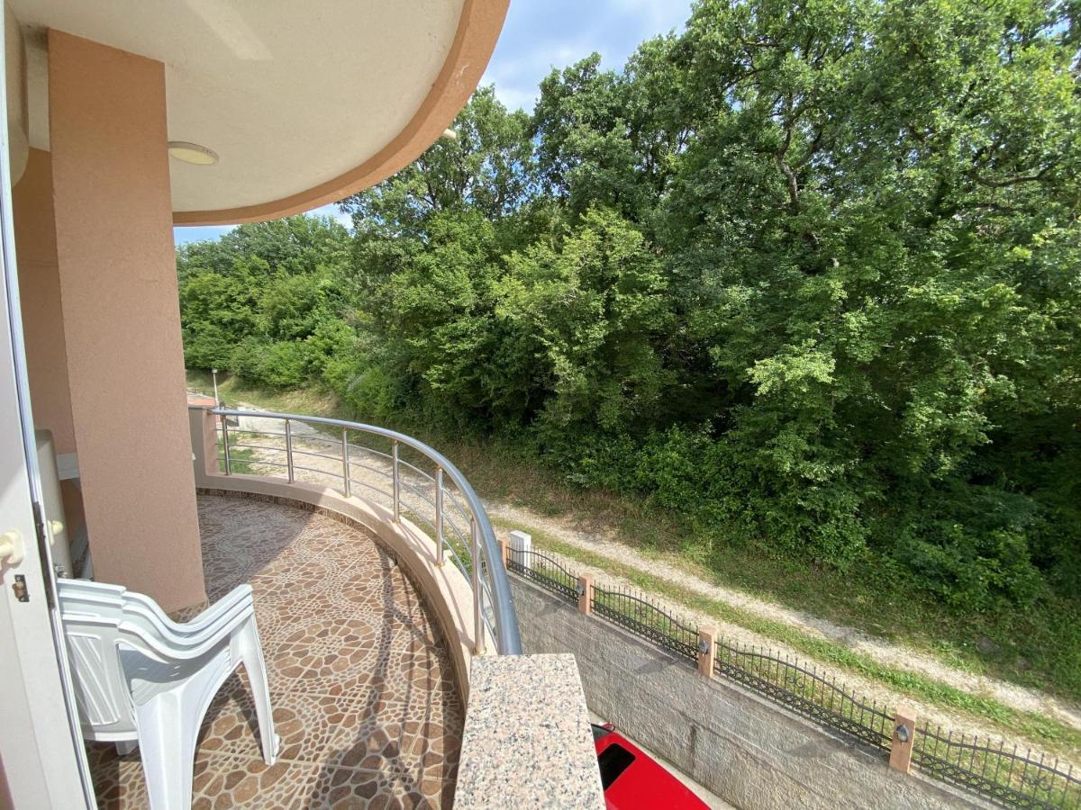 Guest House Koliqi - Hotel & Apartments 울친 외부 사진