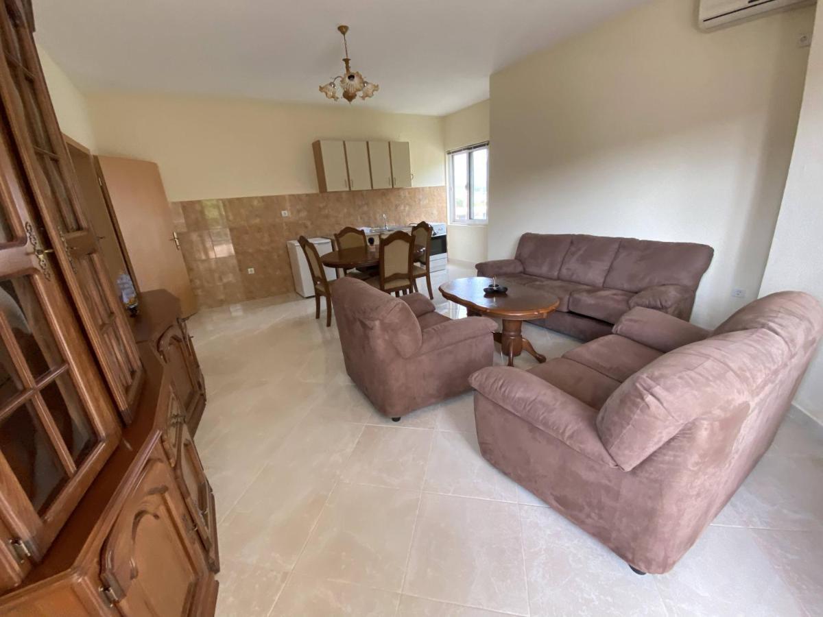 Guest House Koliqi - Hotel & Apartments 울친 외부 사진
