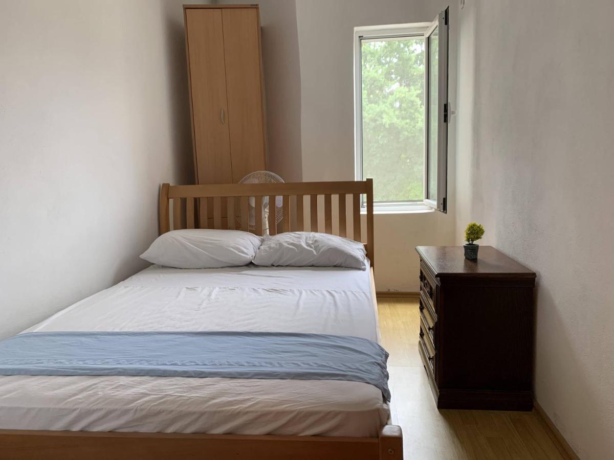 Guest House Koliqi - Hotel & Apartments 울친 외부 사진