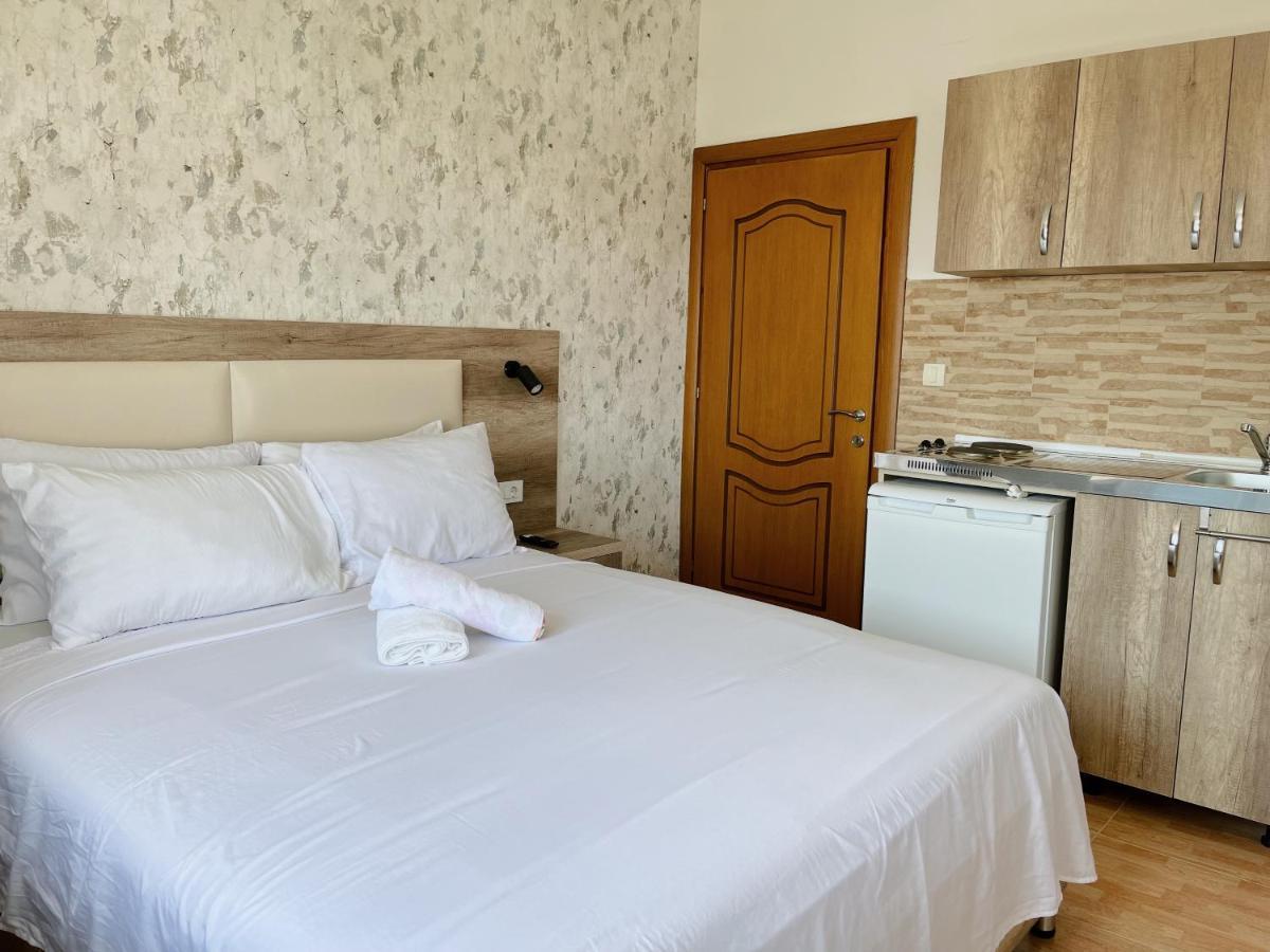 Guest House Koliqi - Hotel & Apartments 울친 외부 사진