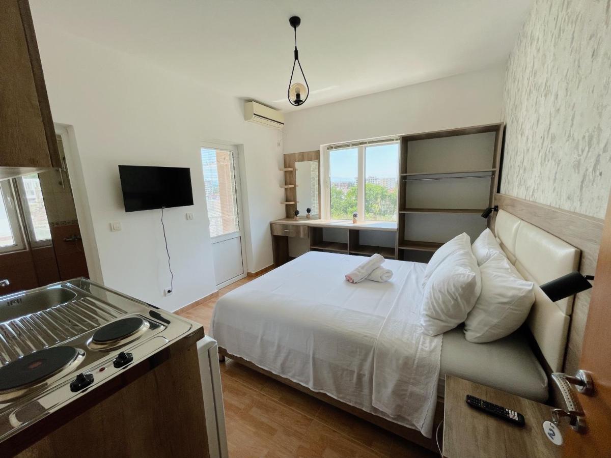 Guest House Koliqi - Hotel & Apartments 울친 외부 사진