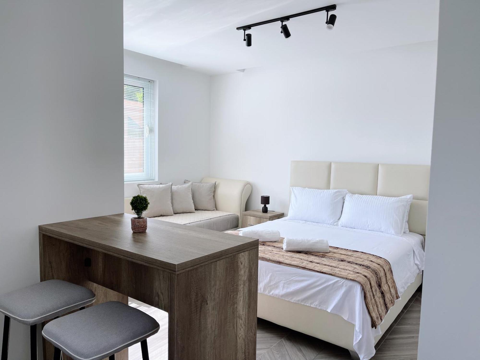 Guest House Koliqi - Hotel & Apartments 울친 외부 사진