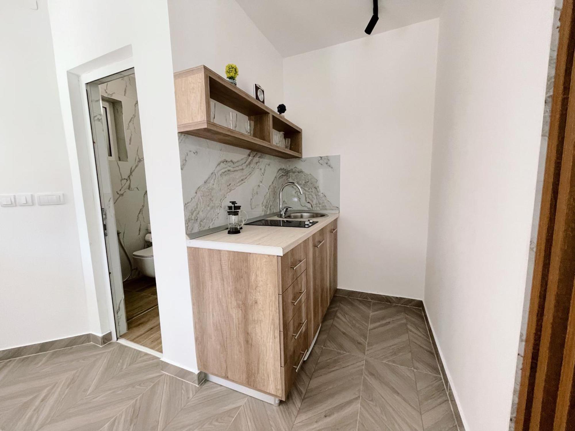 Guest House Koliqi - Hotel & Apartments 울친 외부 사진