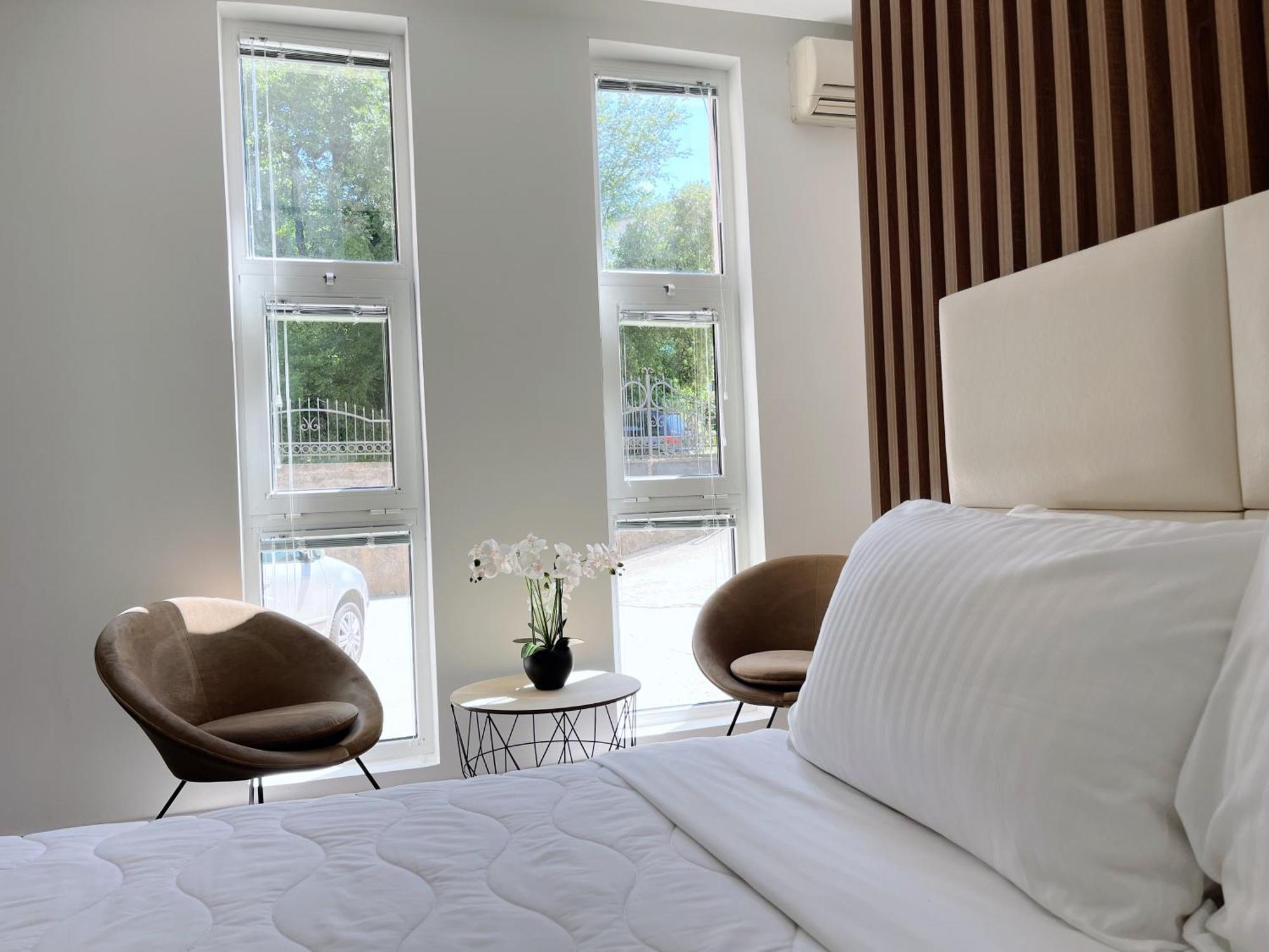 Guest House Koliqi - Hotel & Apartments 울친 외부 사진
