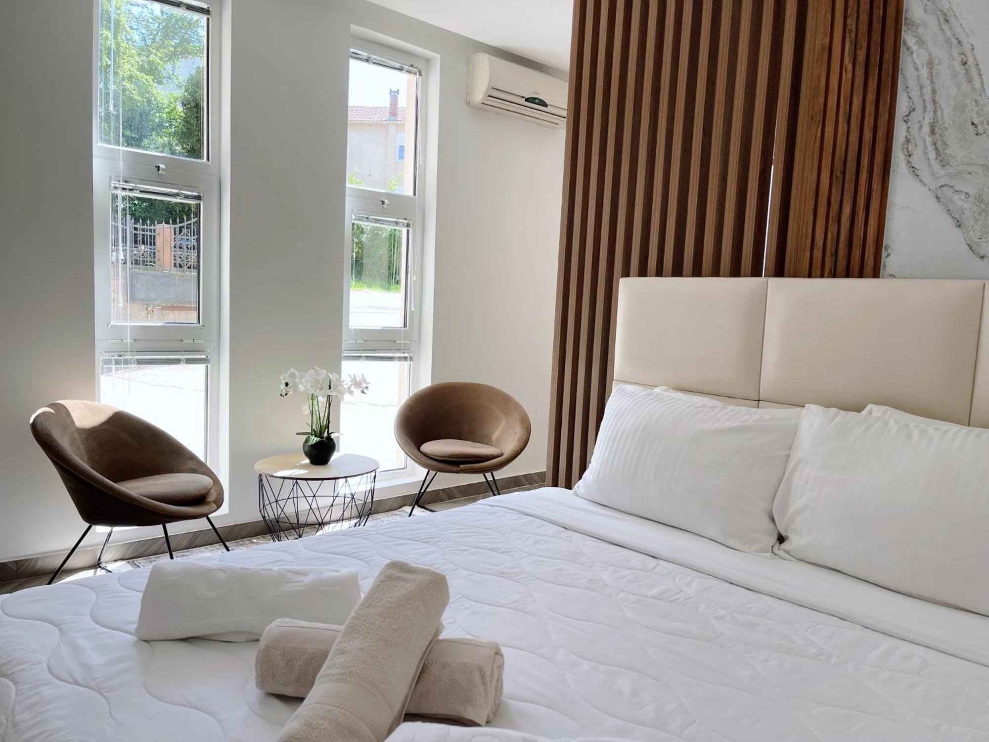 Guest House Koliqi - Hotel & Apartments 울친 외부 사진