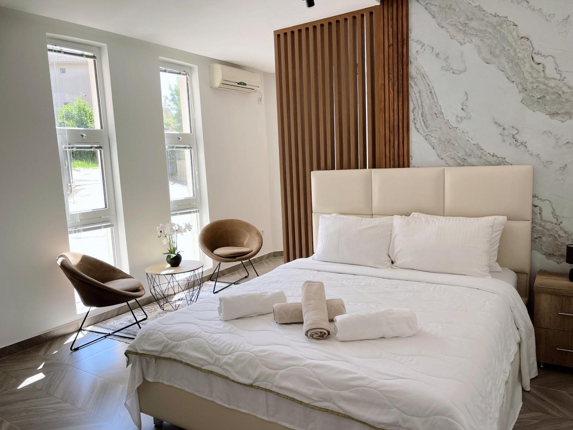 Guest House Koliqi - Hotel & Apartments 울친 외부 사진