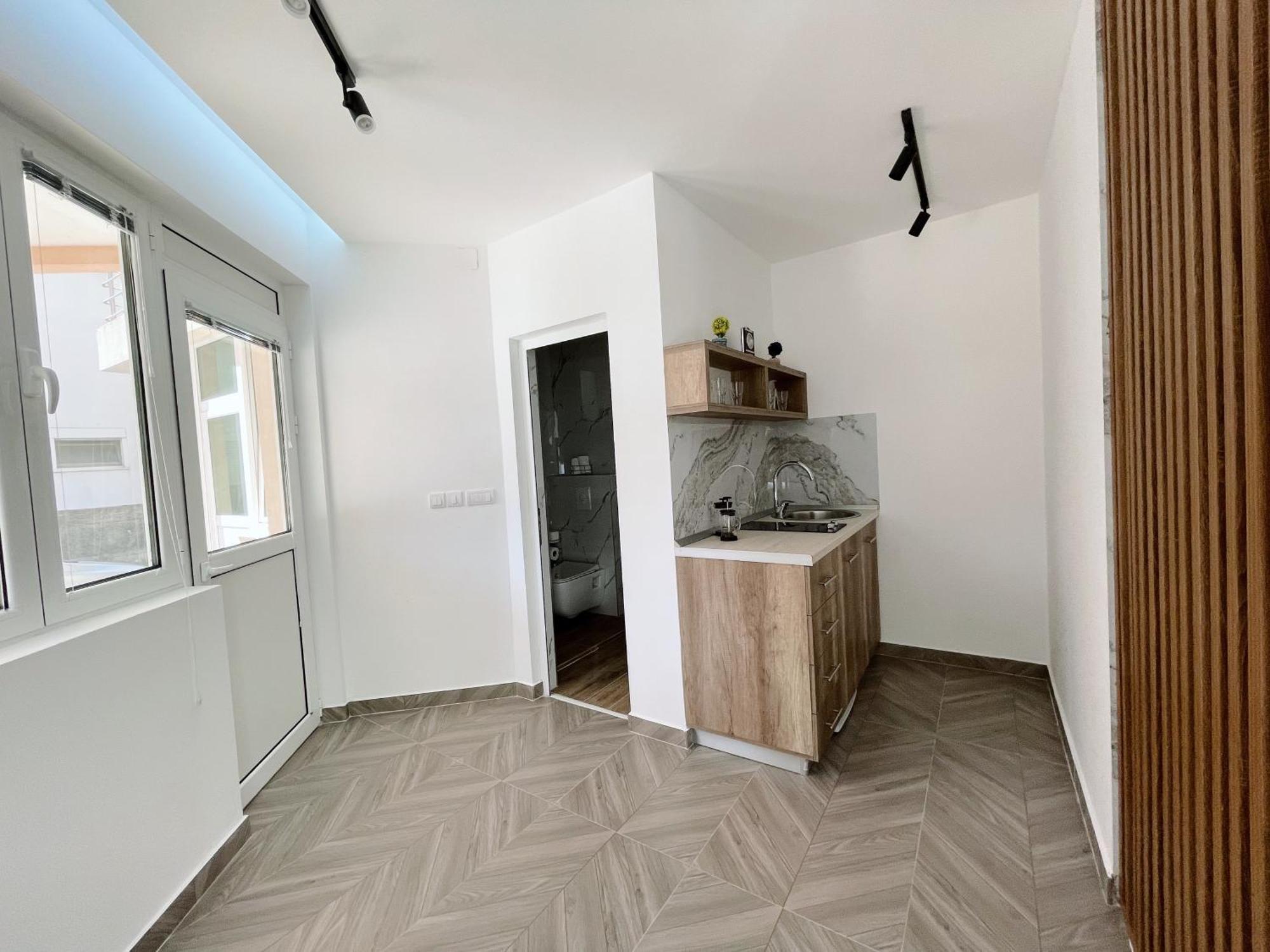 Guest House Koliqi - Hotel & Apartments 울친 외부 사진